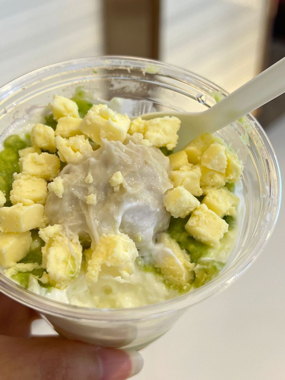 茉酸奶出的榴莲系列还不错 酸奶奶昔榴莲味巨浓 冷萃酸奶不太推荐