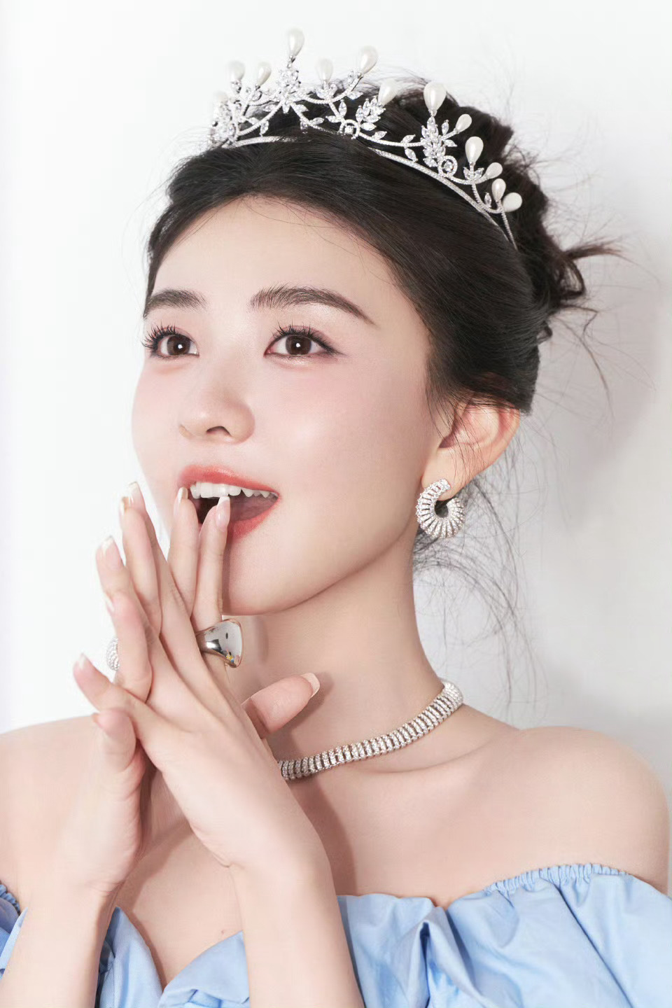 梁洁 甜心公主梁洁梁洁little 蓝色抹胸群好养眼,宝宝真的好会做表情