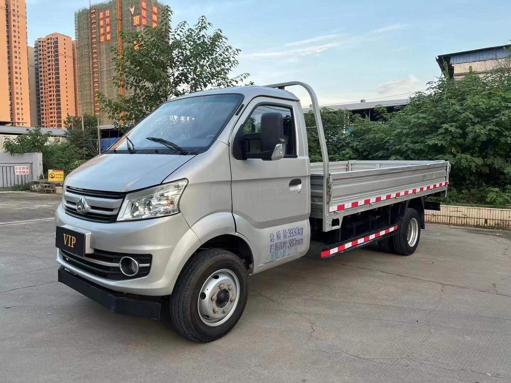 柴油双后轮长安轻卡       准2021年长安跨越王x5单排平板,柴油版