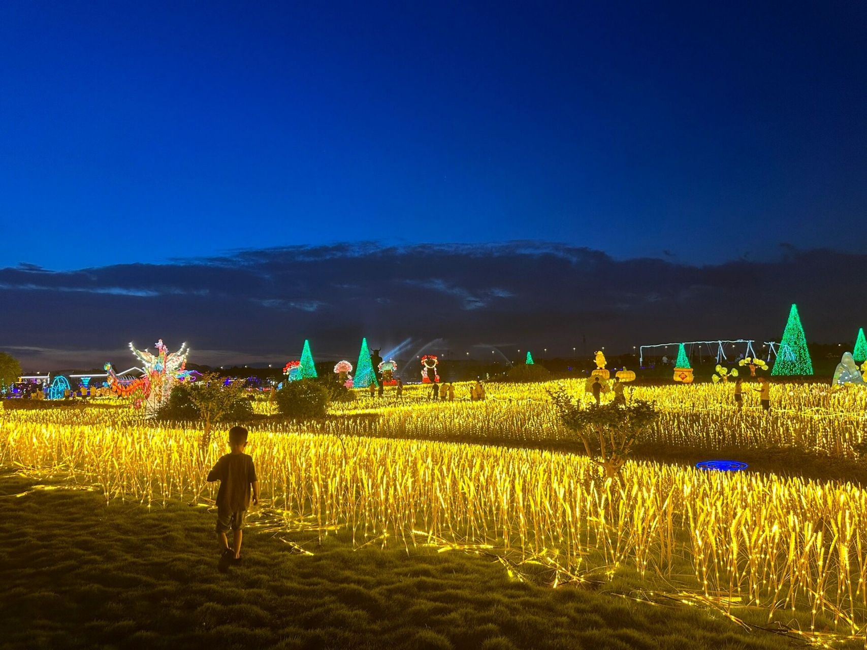 宁波不夜达人村|夜间遛娃好去处 宁波达人村开了夜景场 里面的灯光秀
