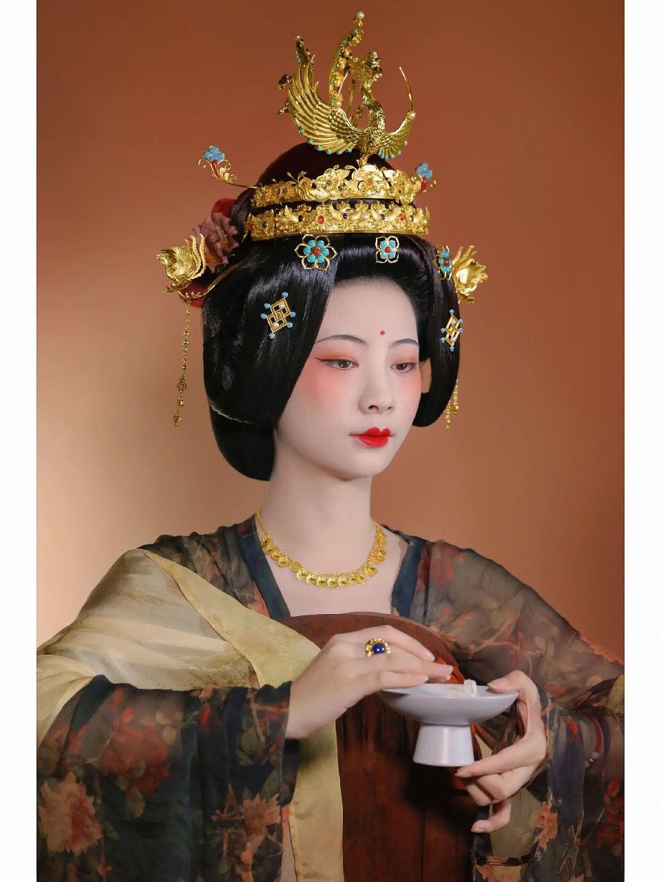 唐风供养人复原妆造 百花冠佩戴效果——云鬓花颜金步摇.