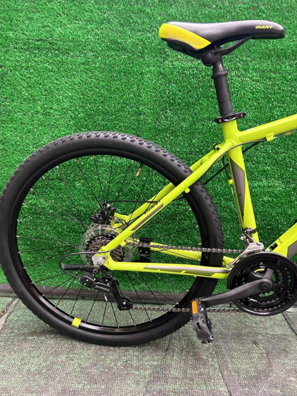 捷安特atx610,配置禧玛洛21速线拉碟刹,s铝合金车架26轮组,适合148到