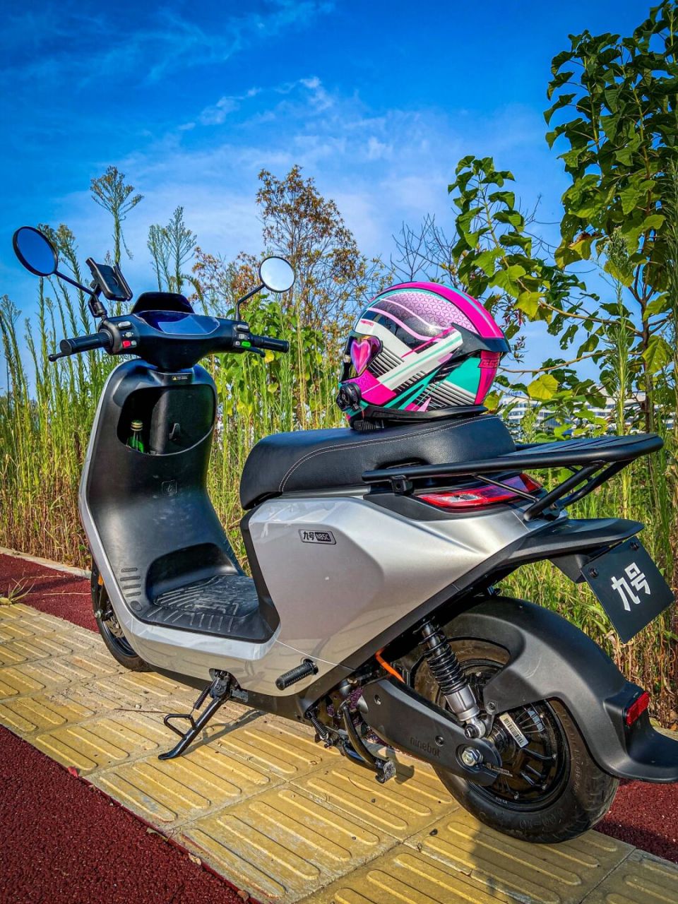 智能九号电动车n85c n85c用72v23a电池续航能力70-80公里,轻松应对