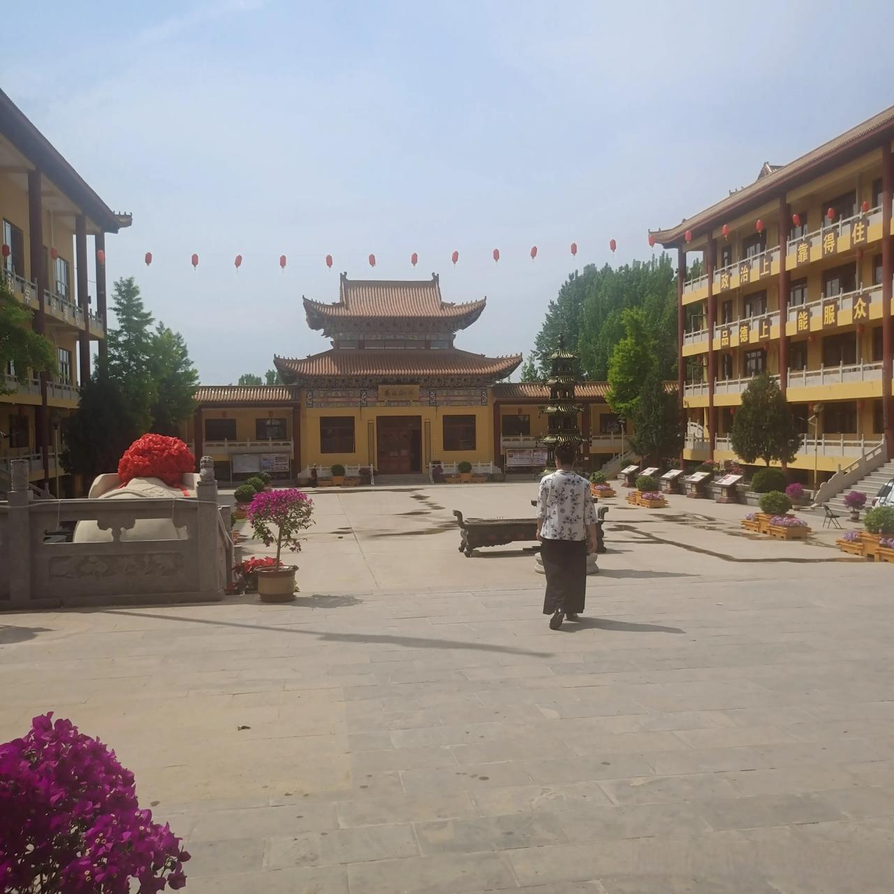 衡水天宁寺环境安逸,尼众慈祥位于桃城区赵圈镇胡家堂村东侧,距市区六