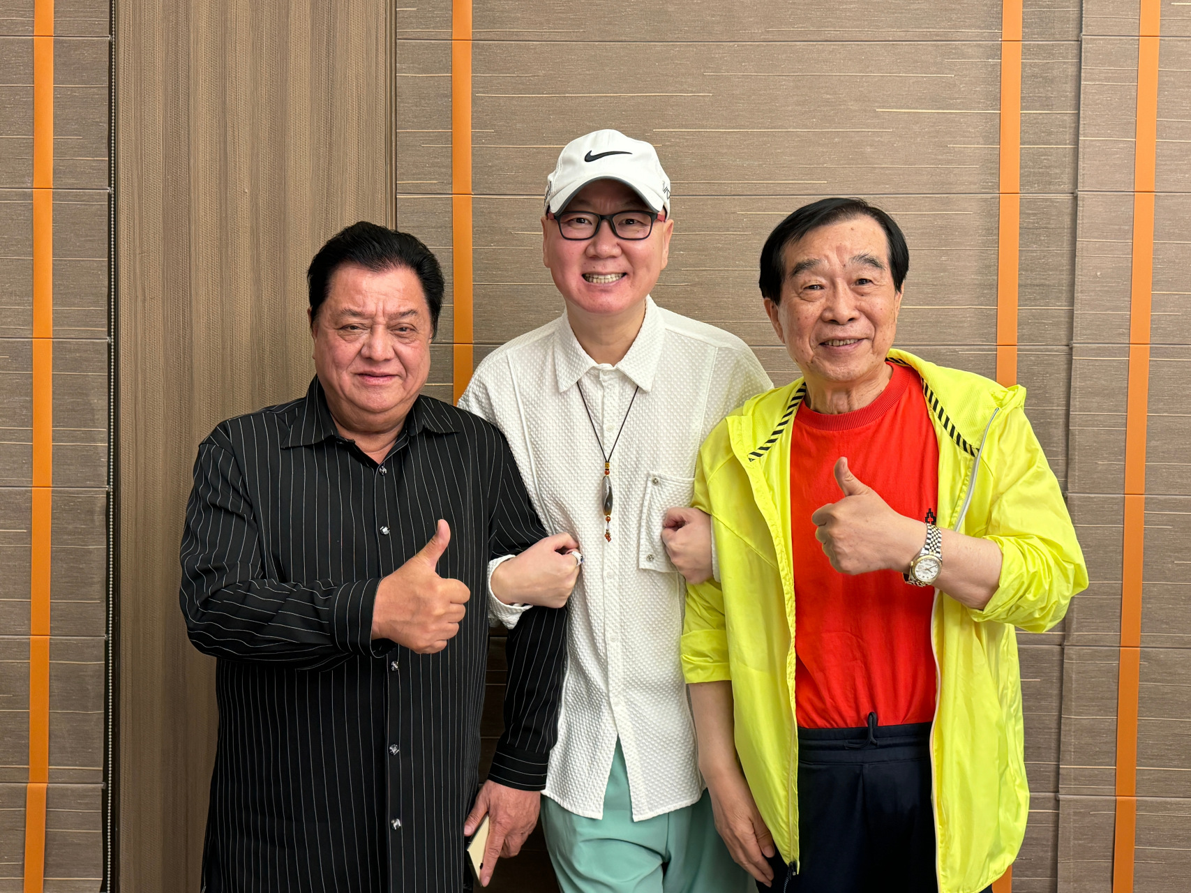 今天演出,遇到久违的石富宽老师,李金斗老师,两位老师都是我的恩人