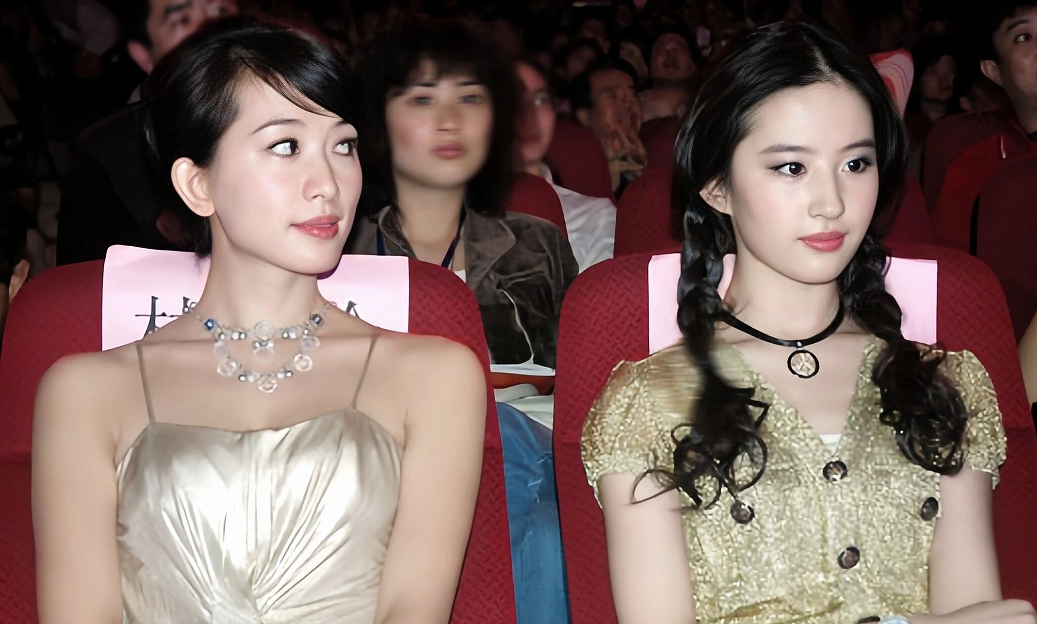 林志玲和刘亦菲的同框,突然觉得刘亦菲好瘦小了