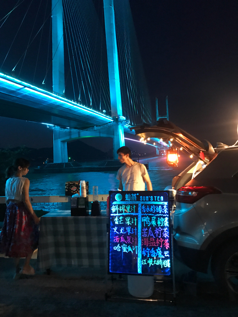 江顺大桥底成网红打卡点了 我就是住在附近的村民,以前都没这热闹的