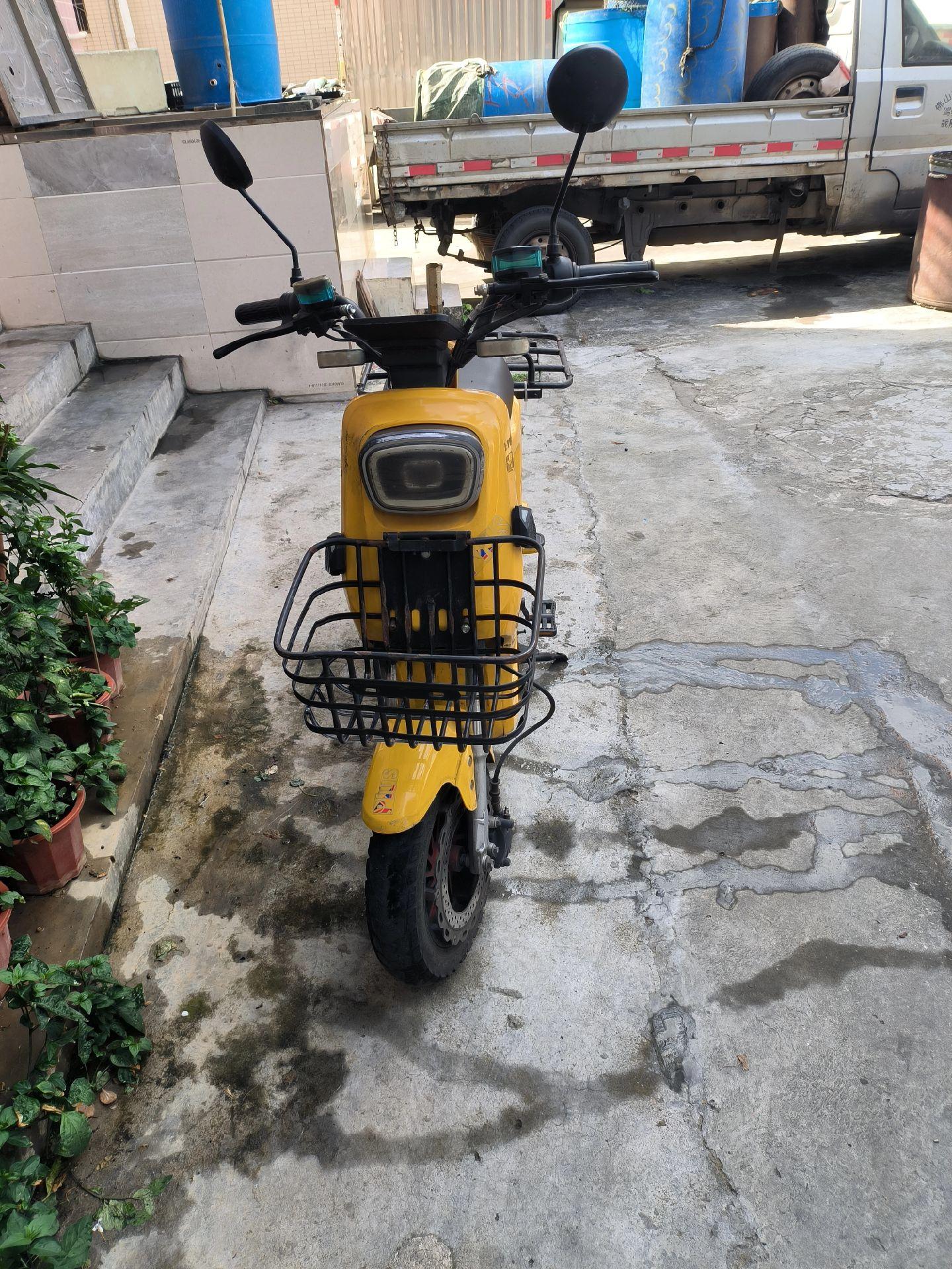 金锋阳009外卖车,裸车550快钱,带车牌加40快钱.