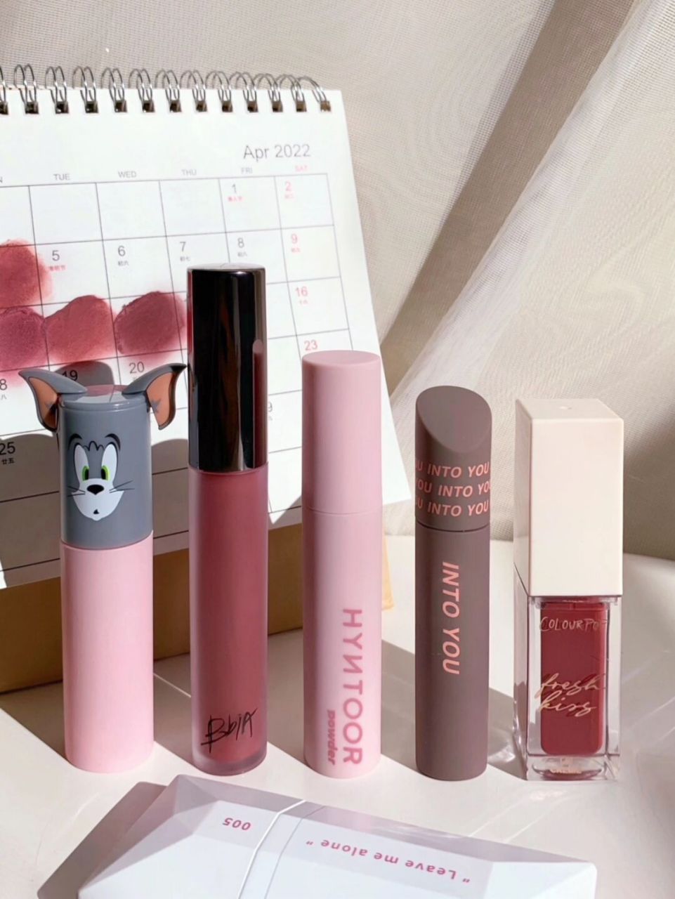 整理了几只灰粉紫 乌木调的唇釉 橄榄皮的温柔 etude pk003玫瑰豆沙色