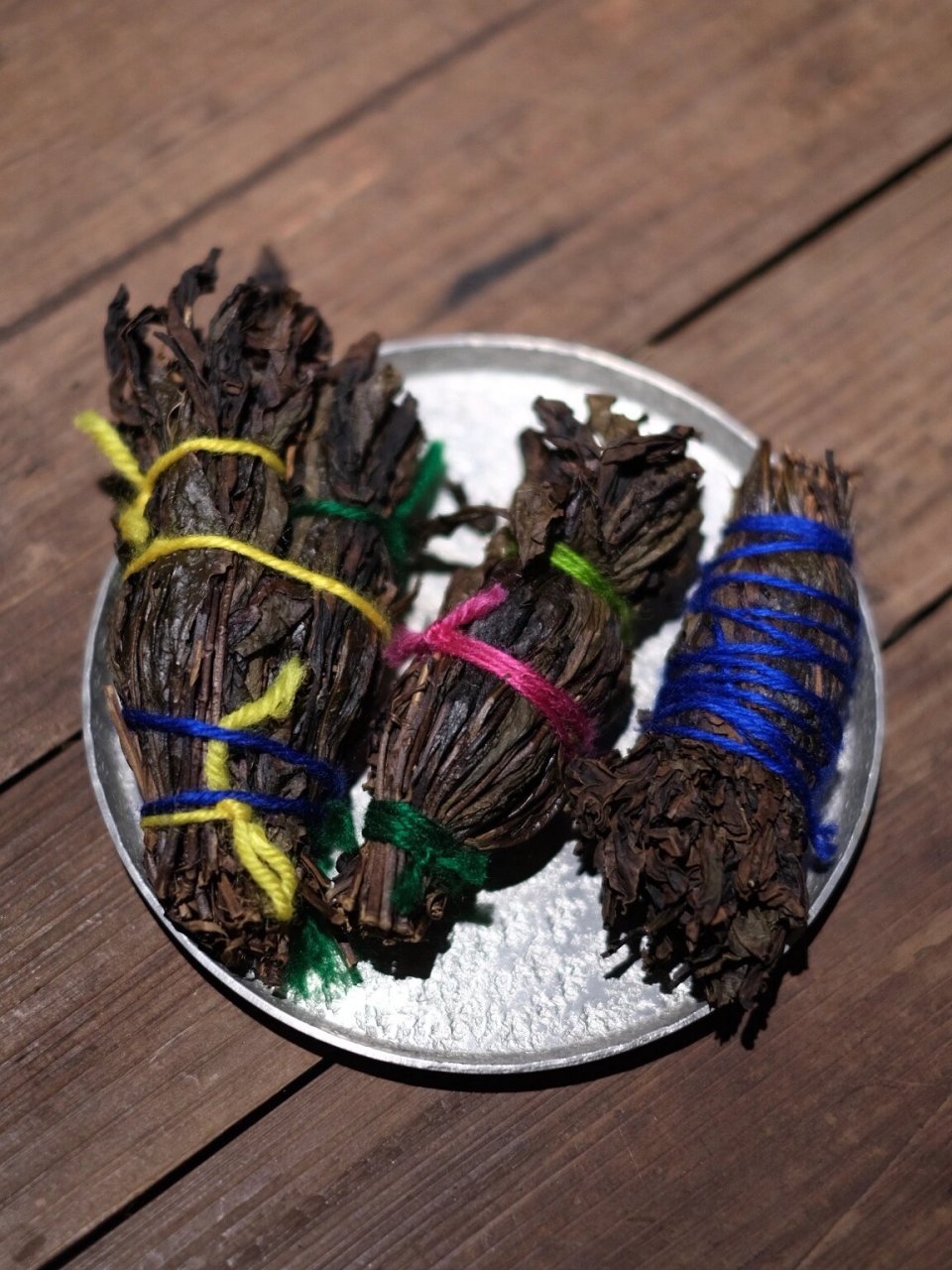 今日早茶|纯手工八角亭龙须茶 八角亭龙须茶又称"束茶",属乌龙茶类,产