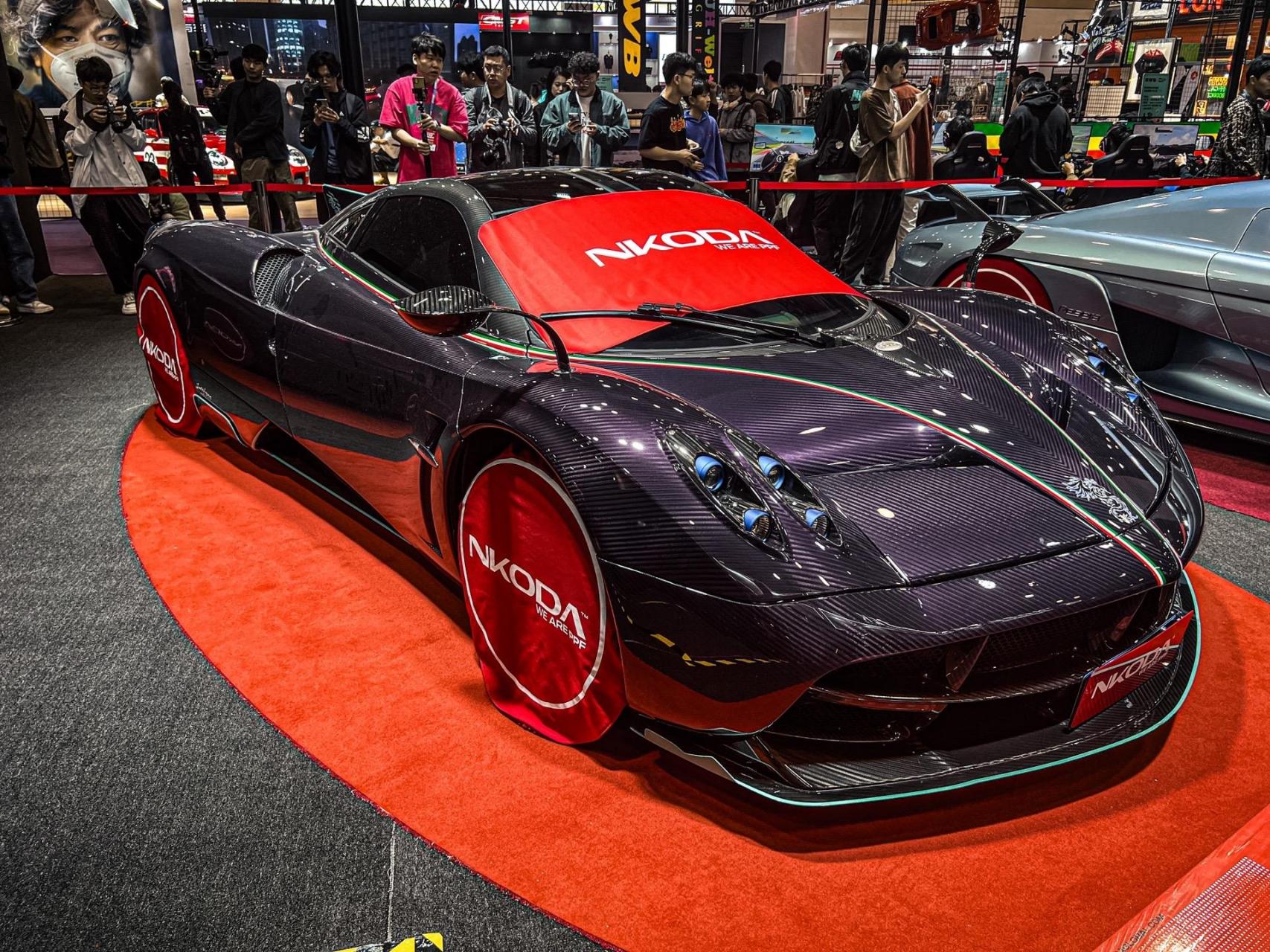 帕加尼风神中国龙特别定制版3辆中的一辆