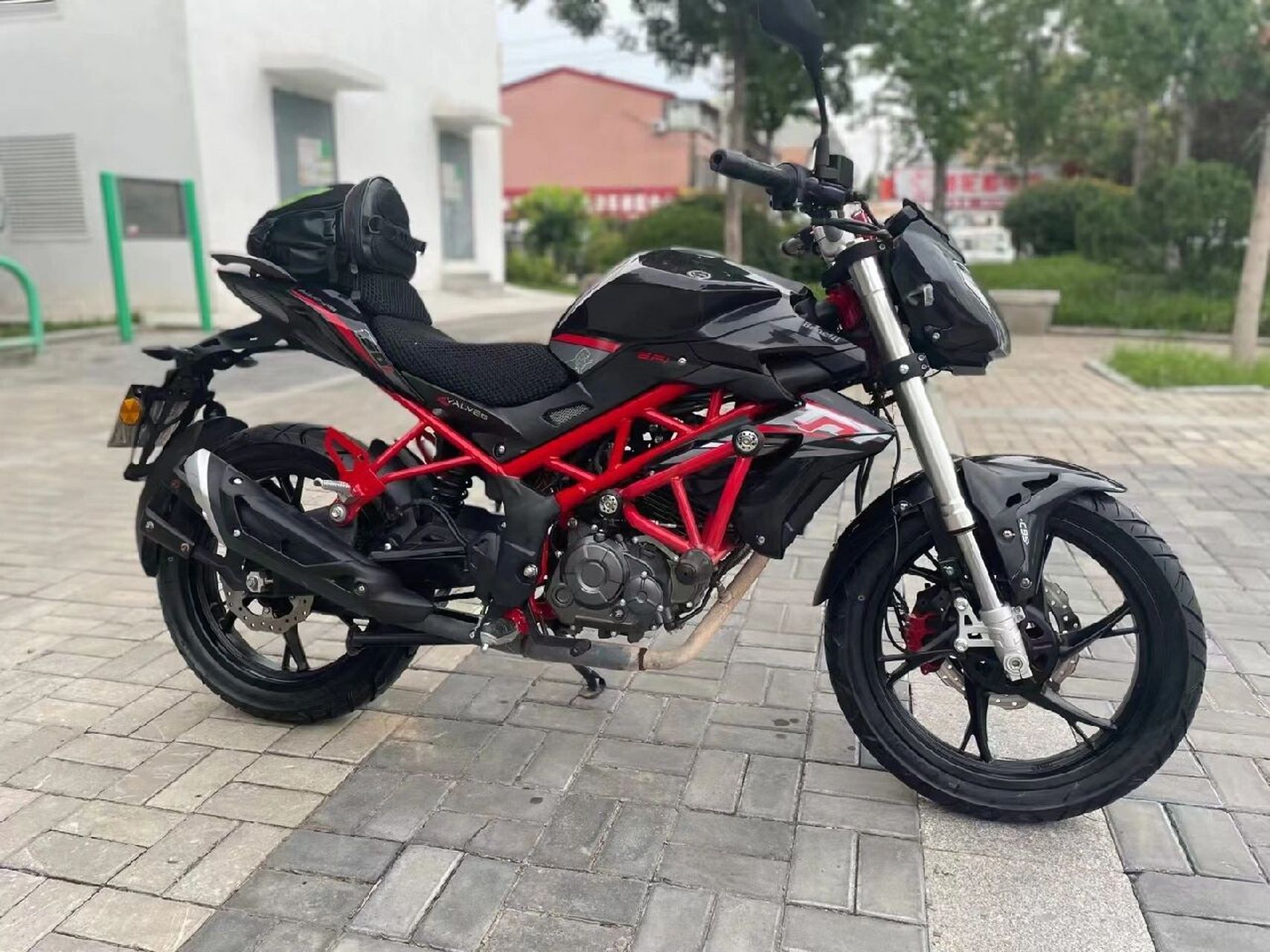 贝纳利红宝龙150 贝纳利 贝纳利红宝龙150 20年贝纳利红宝龙150i街车