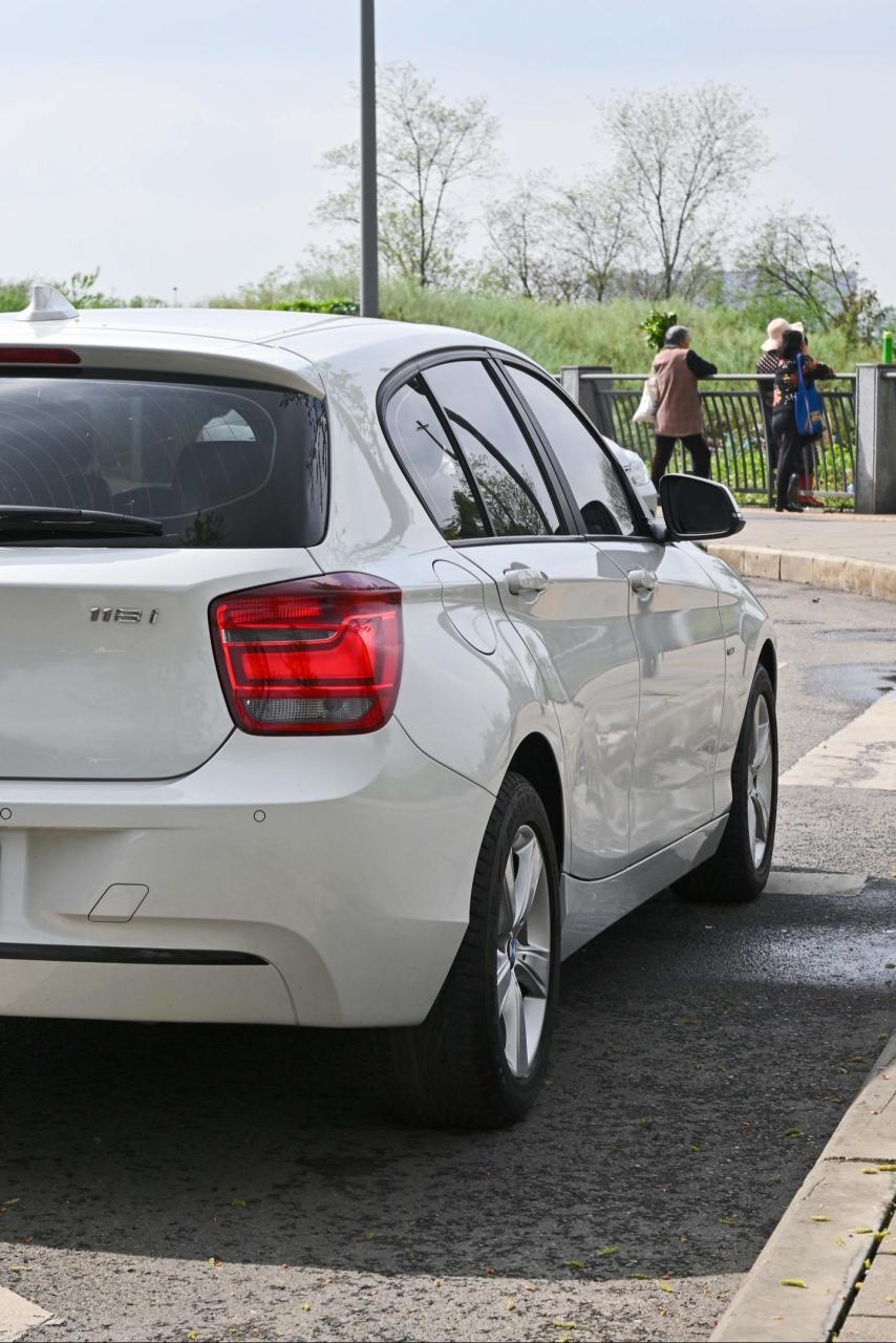 越发稀有的运动后驱两厢车,宝马118i.