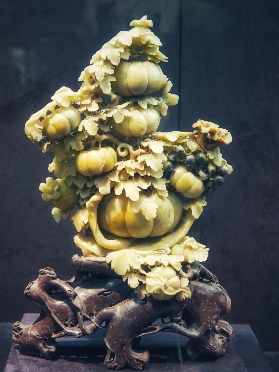 7415龙泉青瓷, 7415龙泉宝剑, 74青田石雕 合称"丽水三宝"