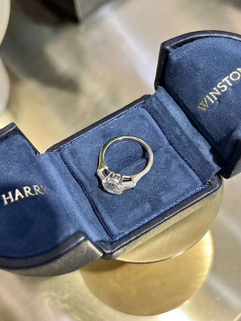 35克拉钻戒classic系列 	 二奢特价90不到15w(专柜价30w77) 	 主