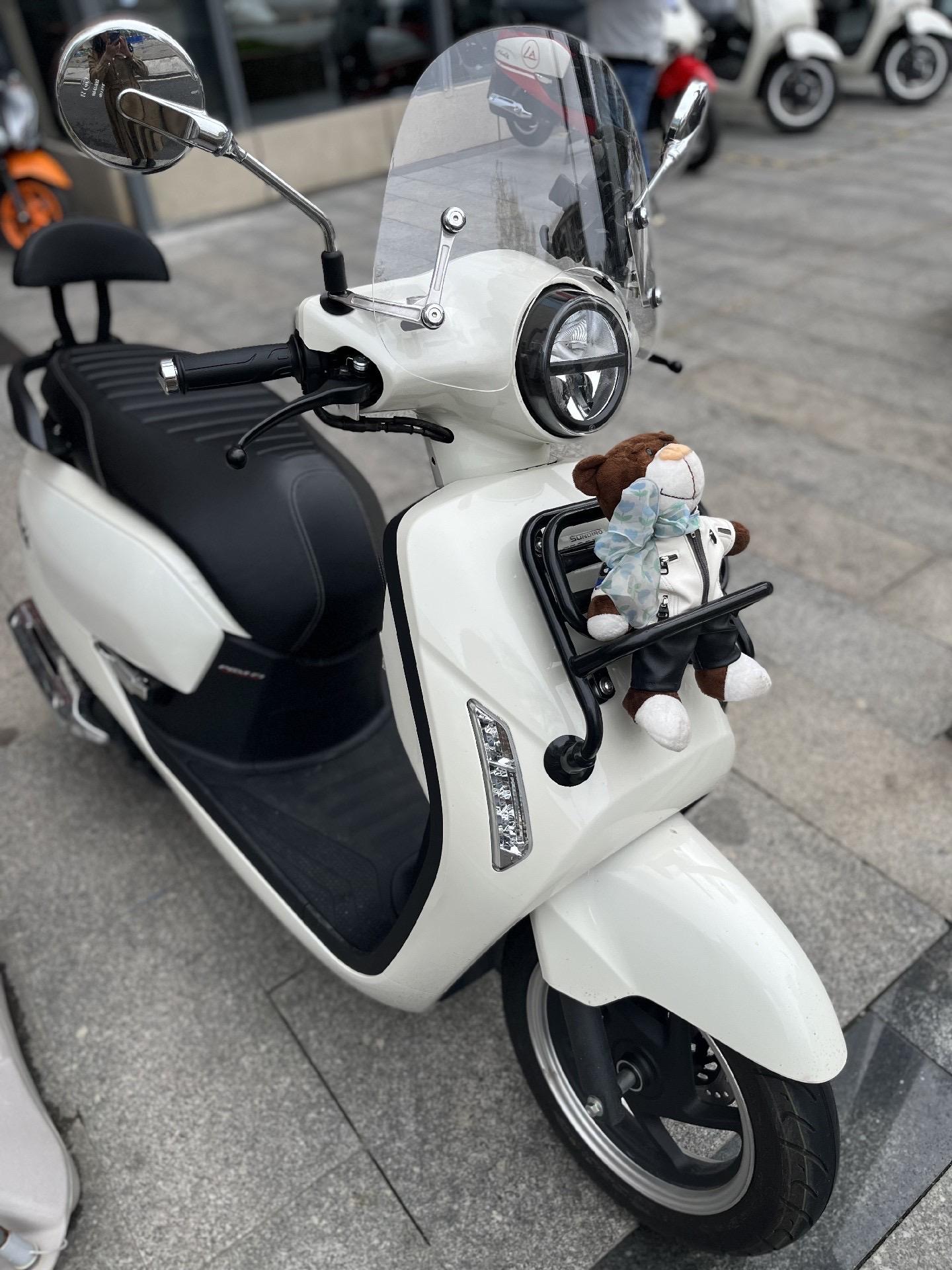 新大洲本田ns125la白色改装.车头挡风真的yyds,装上后换了一个风格