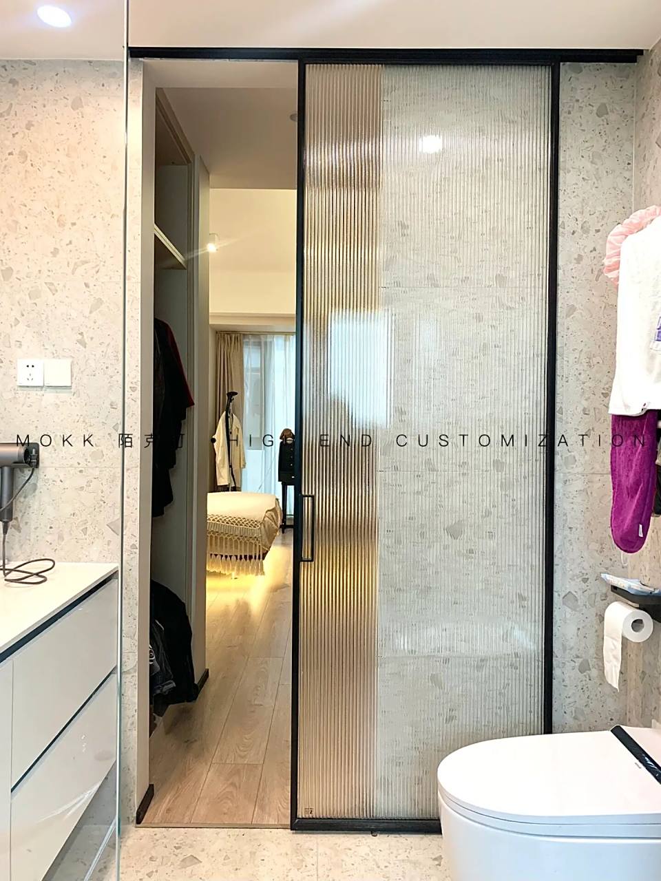 主卧卫生间の单扇吊轨推拉门绝了9199! 尺寸参考:2.56*0.