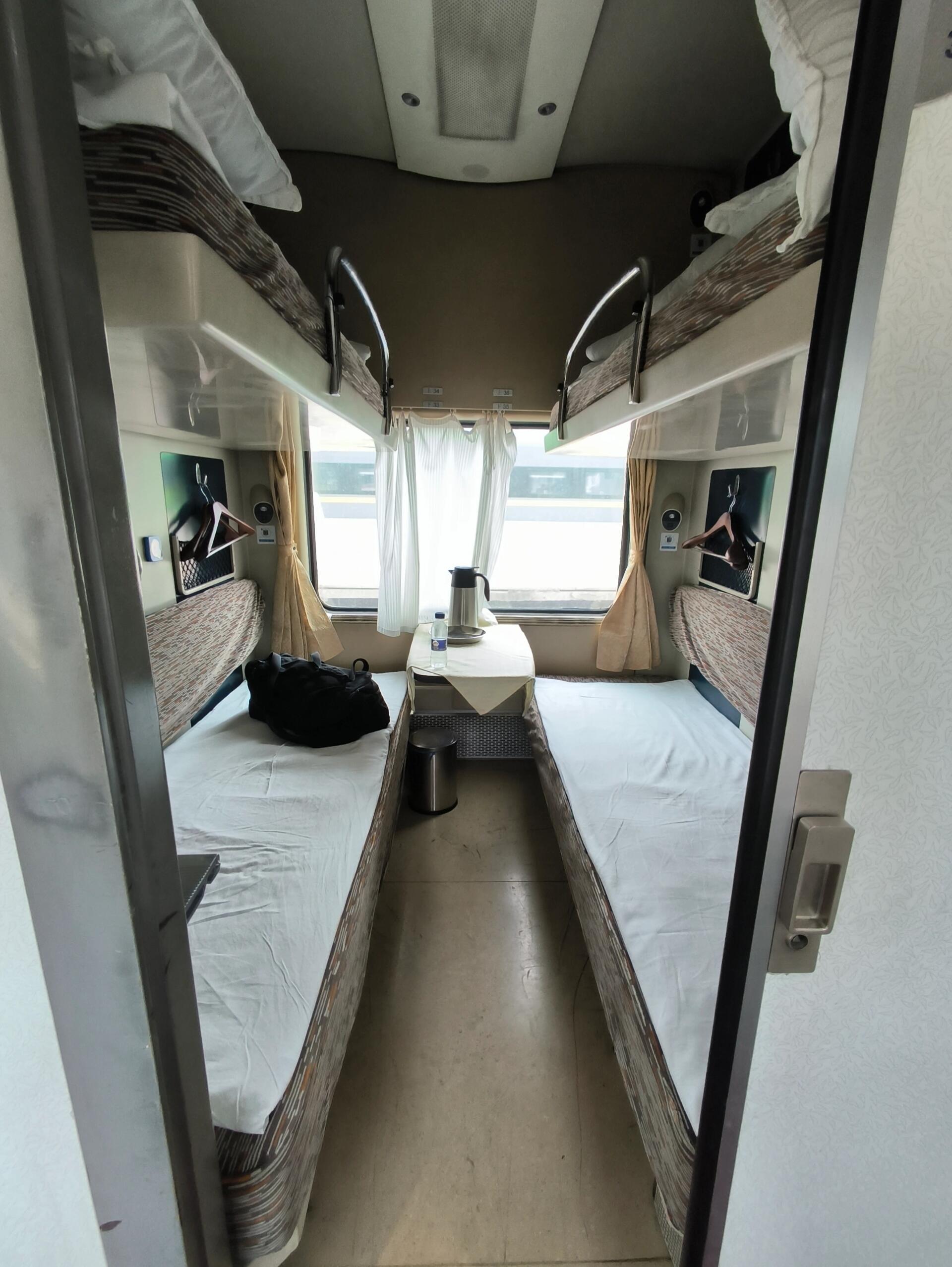 第一次坐火车软卧,再一次感叹有钱真好