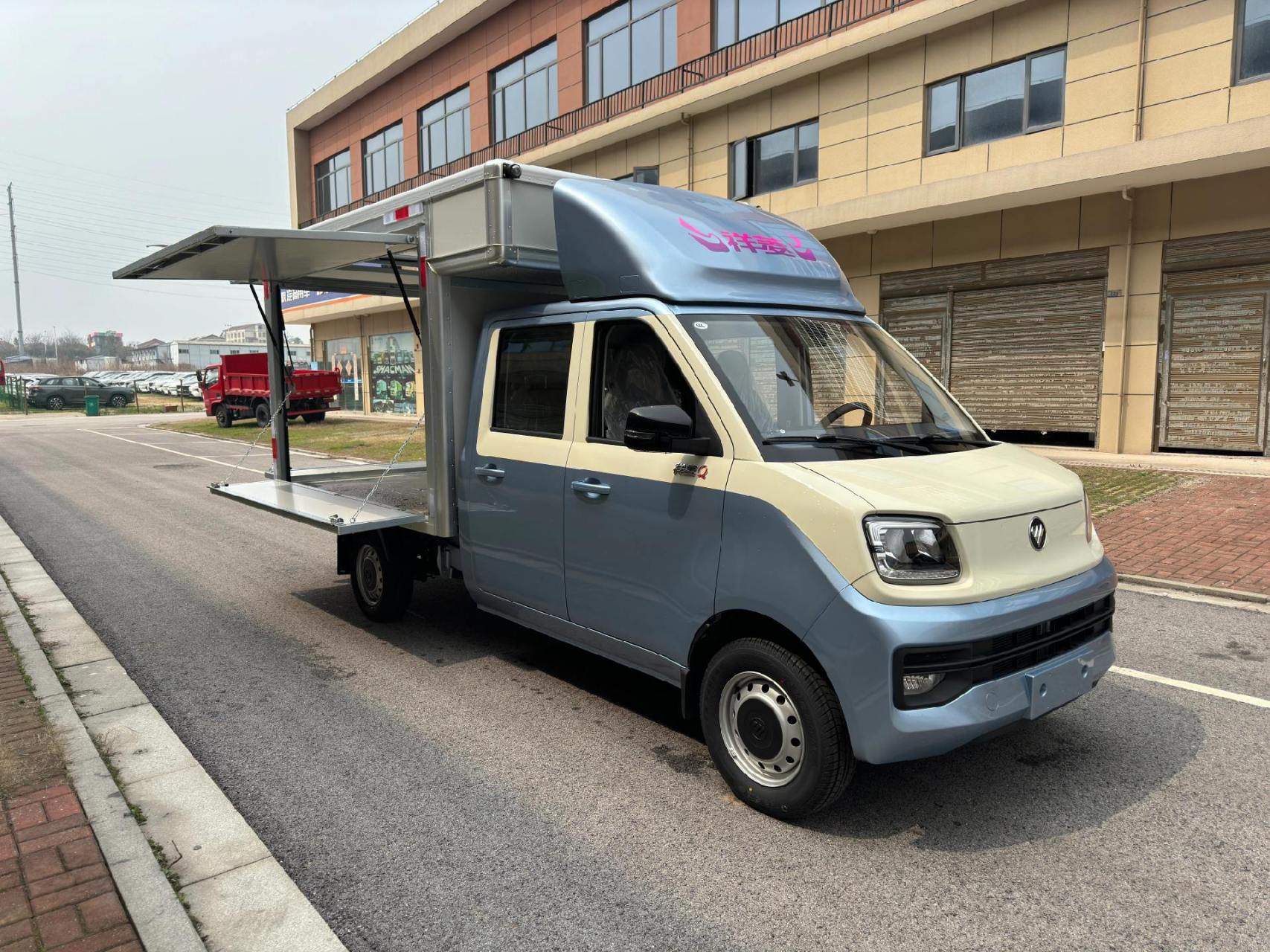 微卡中的天花板,祥菱q双排翼展.