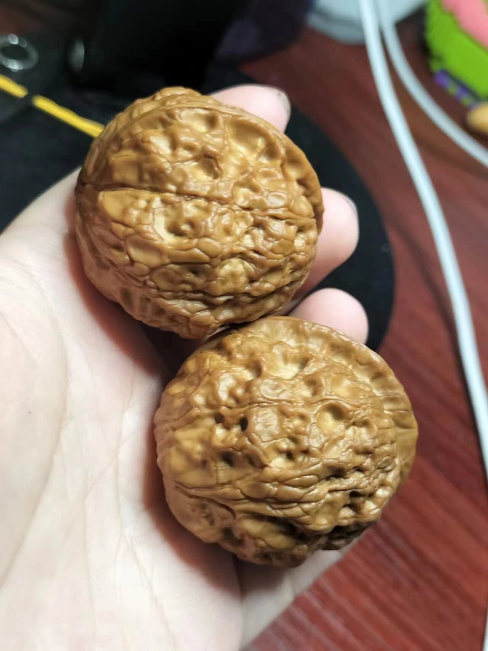 铁核桃的日常盘玩小技巧(仅供参考) 各位亲爱的核友们,刚收到核桃检查