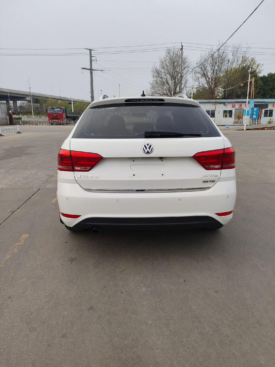 大众朗行旅行款!手自一体一键启动无钥匙进入!百公里5个油1.