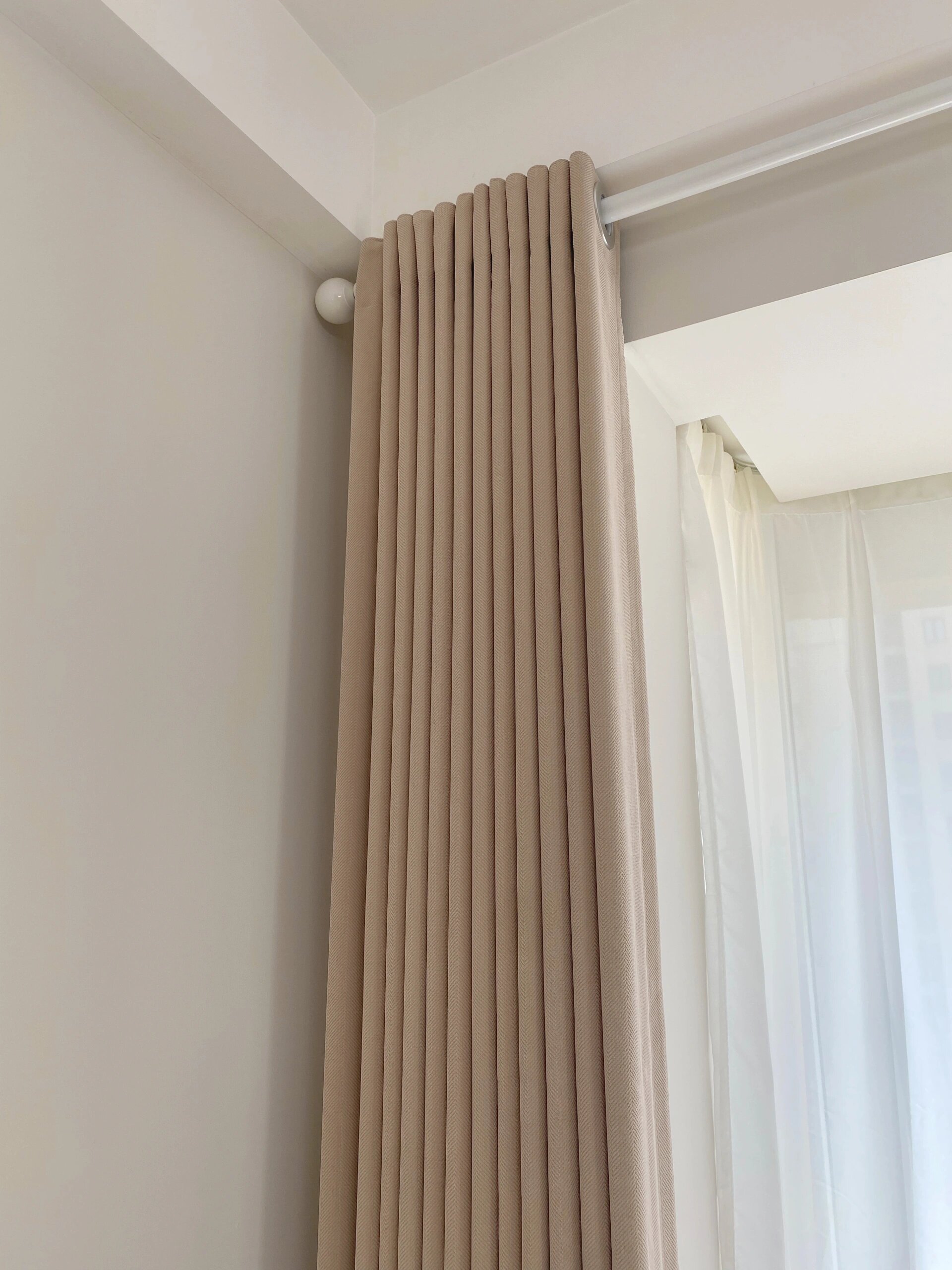 没有窗帘盒,装罗马杆也可以很好看!果然跟 果然跟着选不会出错!