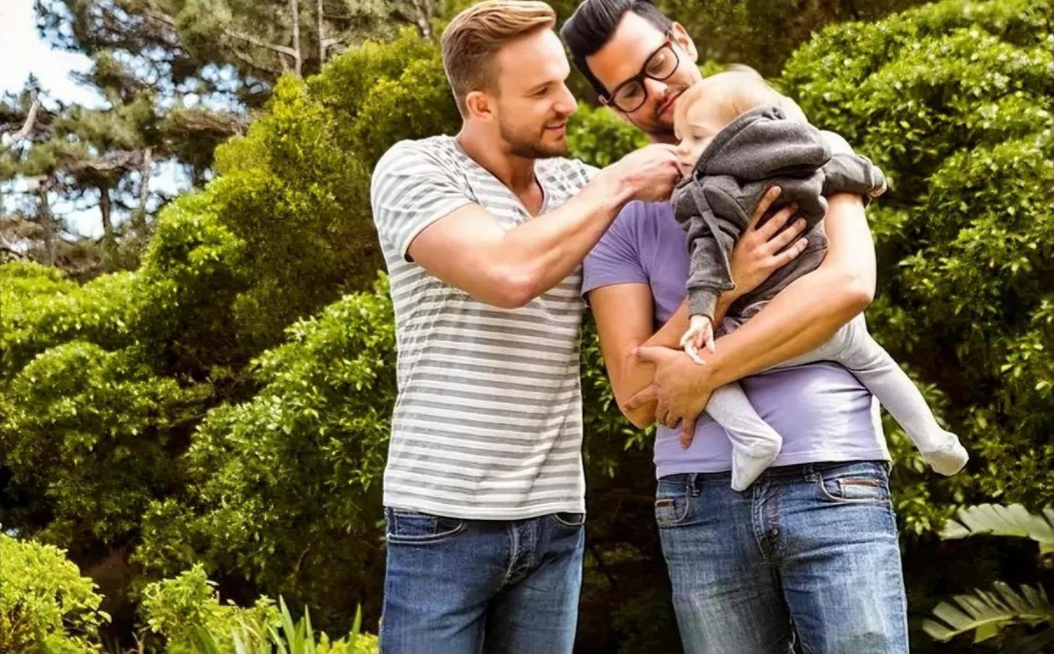 我和我的兄弟一直关系很好,亲如兄弟般,我们都是家中的独生子,所以在