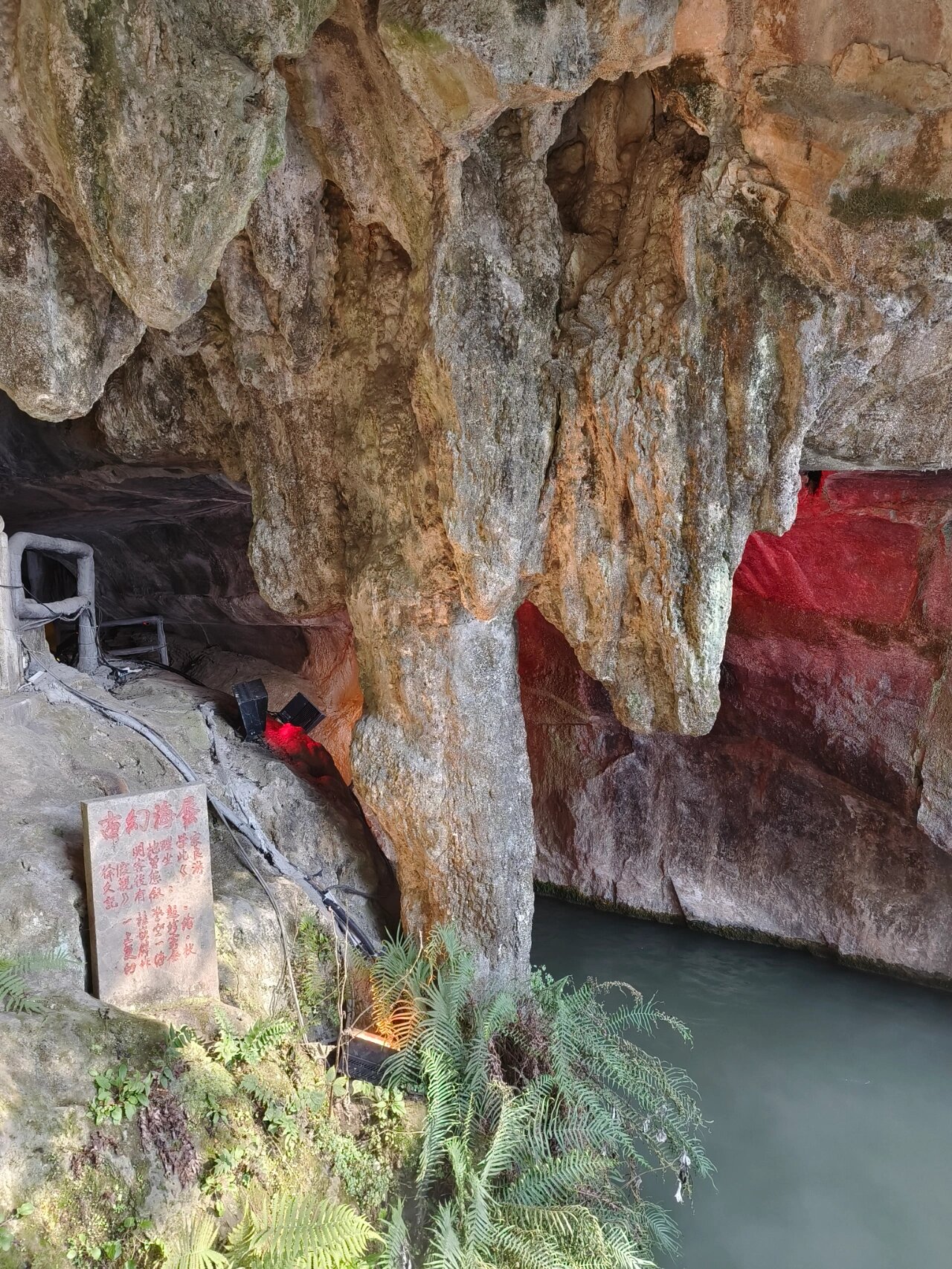 今日,来浙江深深体验一趟大自然的鬼斧神工—六洞山风景区,景区刚进去