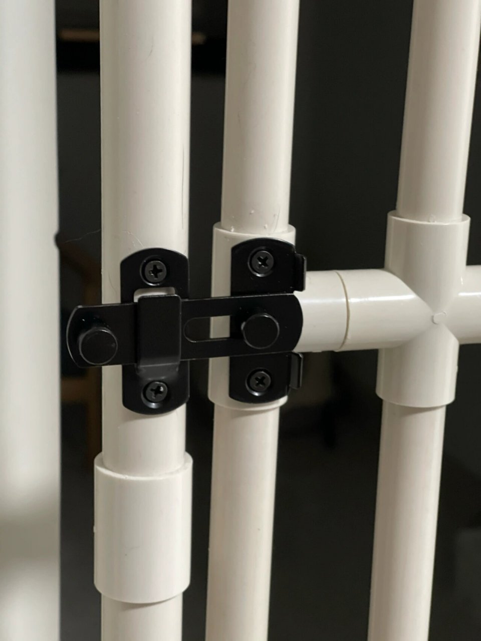 pvc水管自制猫栅栏门 找不到合适的,就自己做.但是需要非常大的耐心