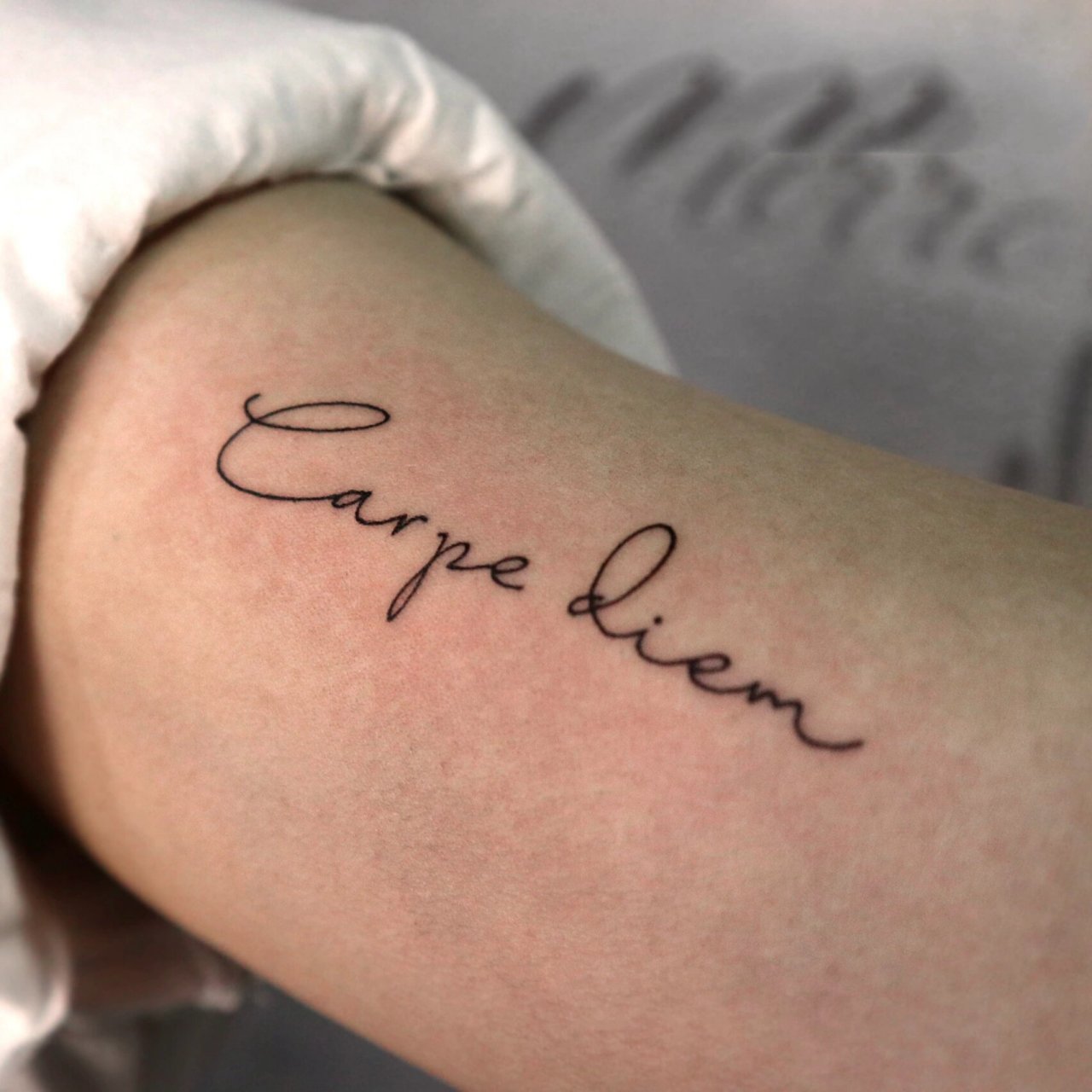 diem7515活在当下·及时行乐 7215客定拉丁文小字母 	 纹身师