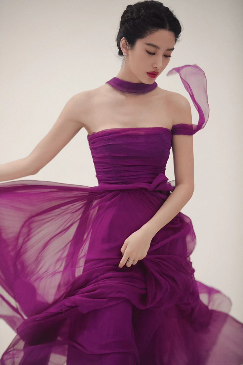 杨采钰紫色纱裙贵气感@杨采钰怼脸live图  杨采钰@杨采钰 真的是贵气