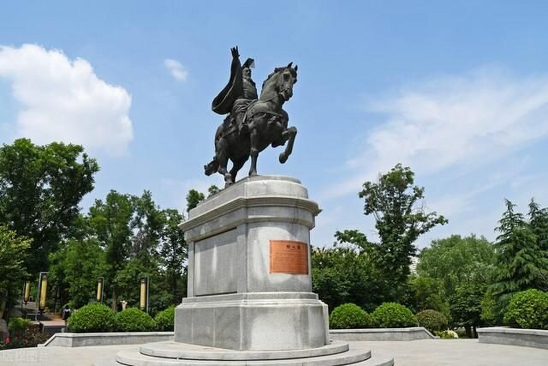 西安长安清凉寺——一座历史悠久的著名寺庙  据记载,在1944年,长安