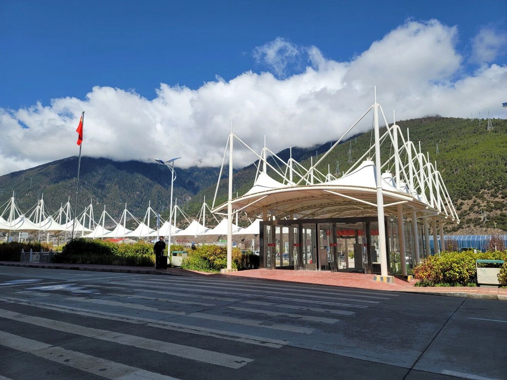 西藏米林机场,中国最难起降全年只飞100天 927615西藏林芝米林