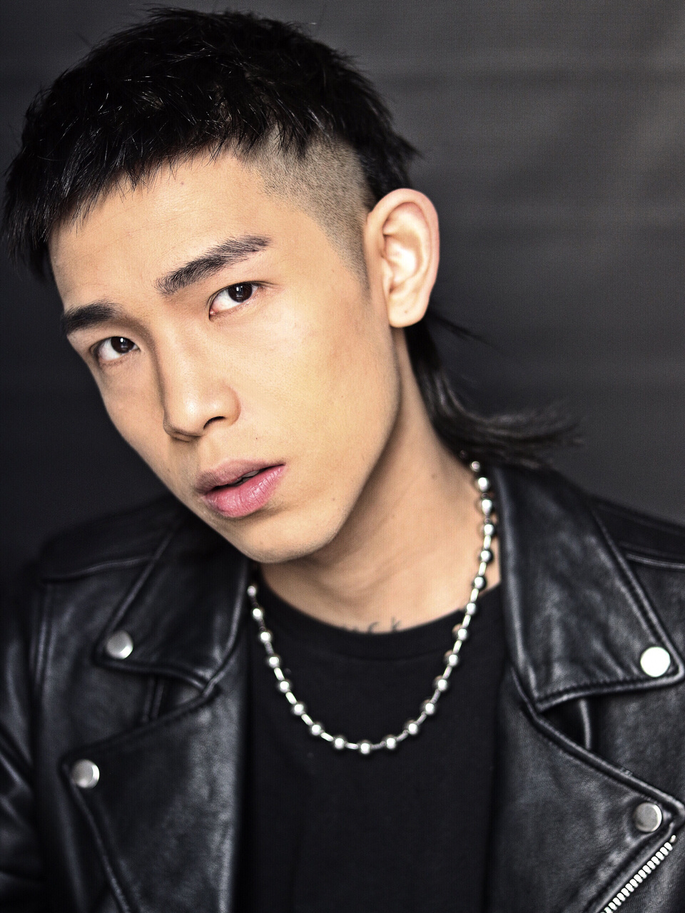 复古机车男孩的发型 今天尝试了接发,对!男生也可以接发!