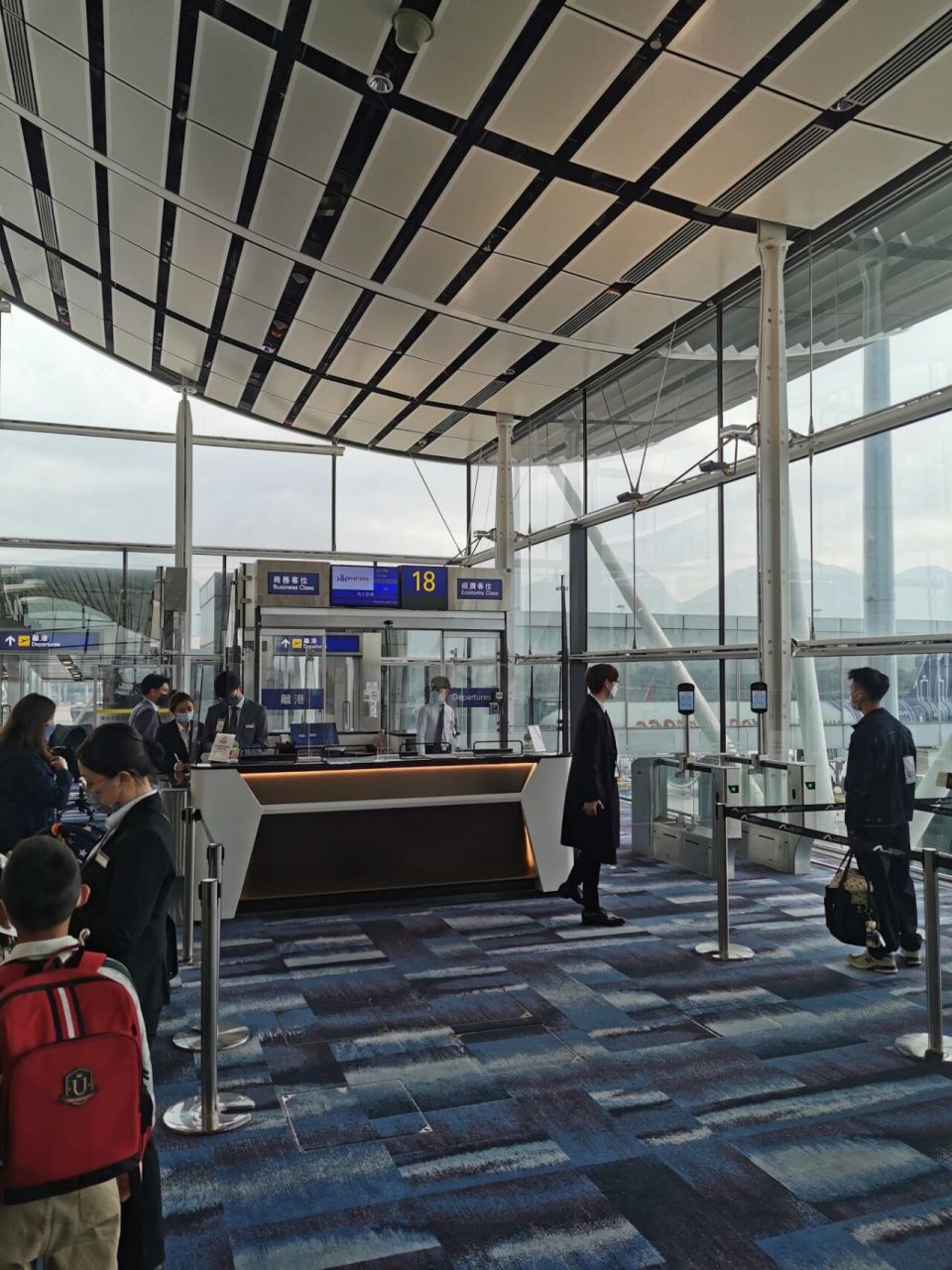 吐槽下香港快运航空 几天前怀着激动的心情时隔三年再次走出国门从