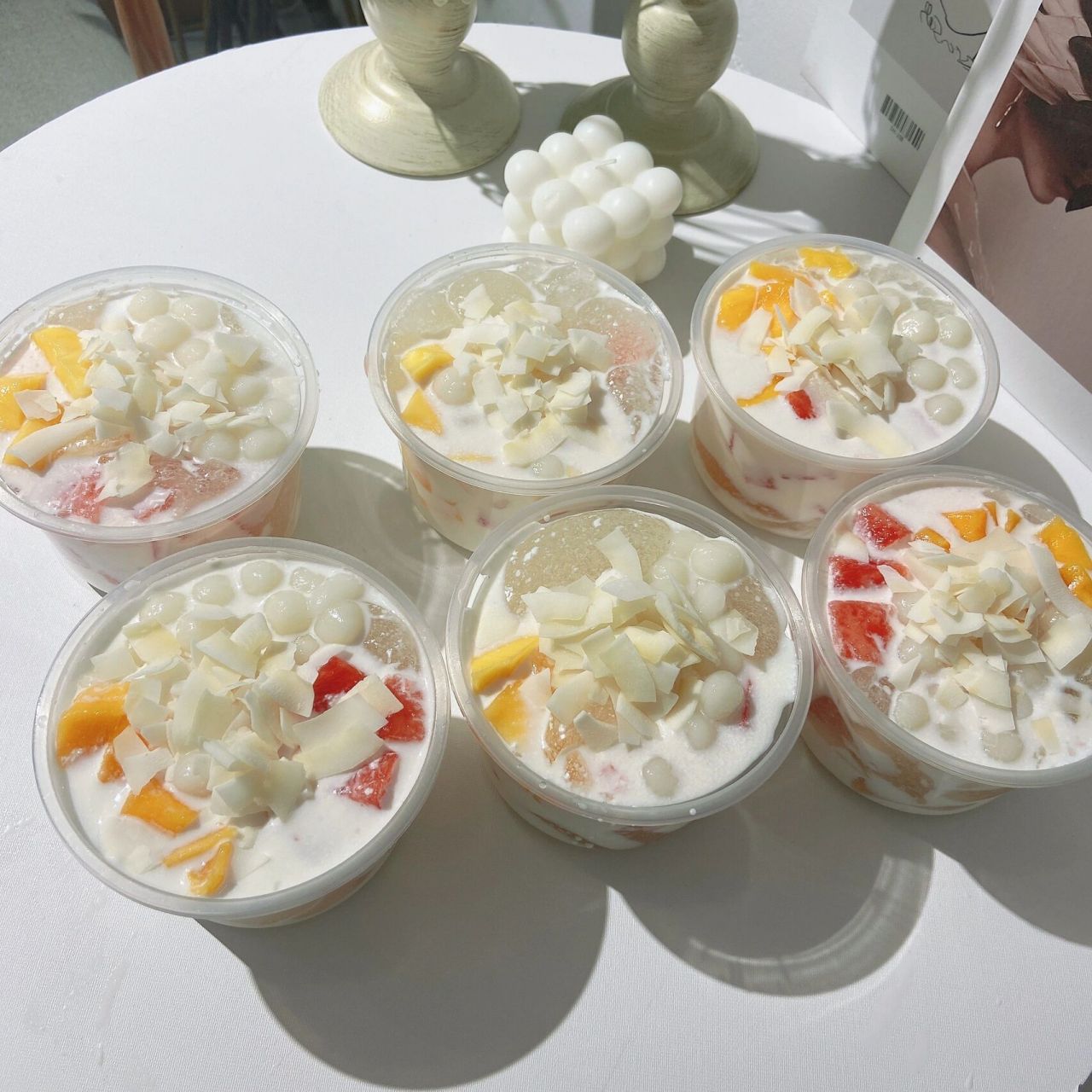 椰奶冰粉 糯叽叽的手搓糯米小圆子加上新鲜水果,些许椰子脆脆皮