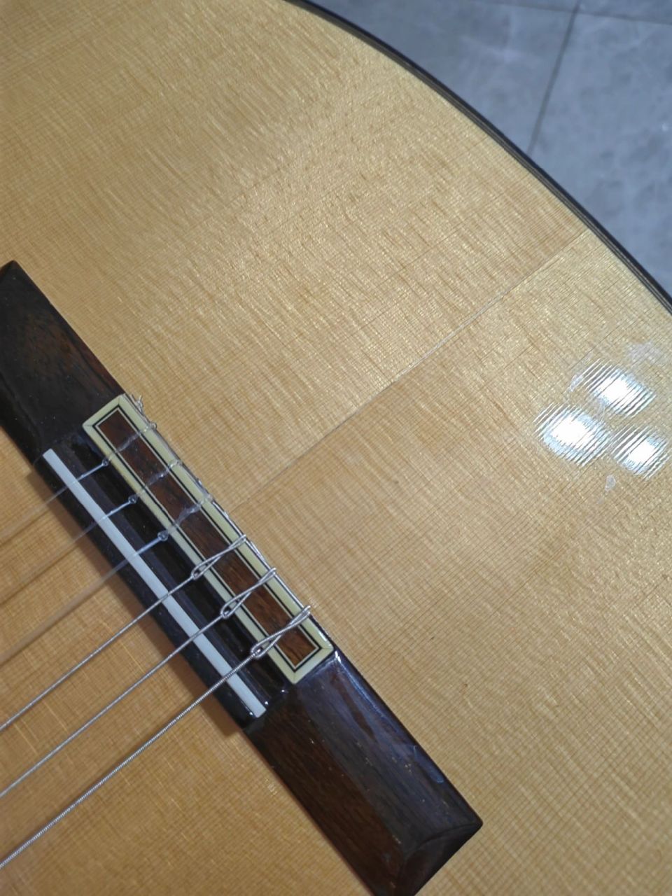 吉他面板开裂了(已解决) 回老家暖气太热了,疏忽了.