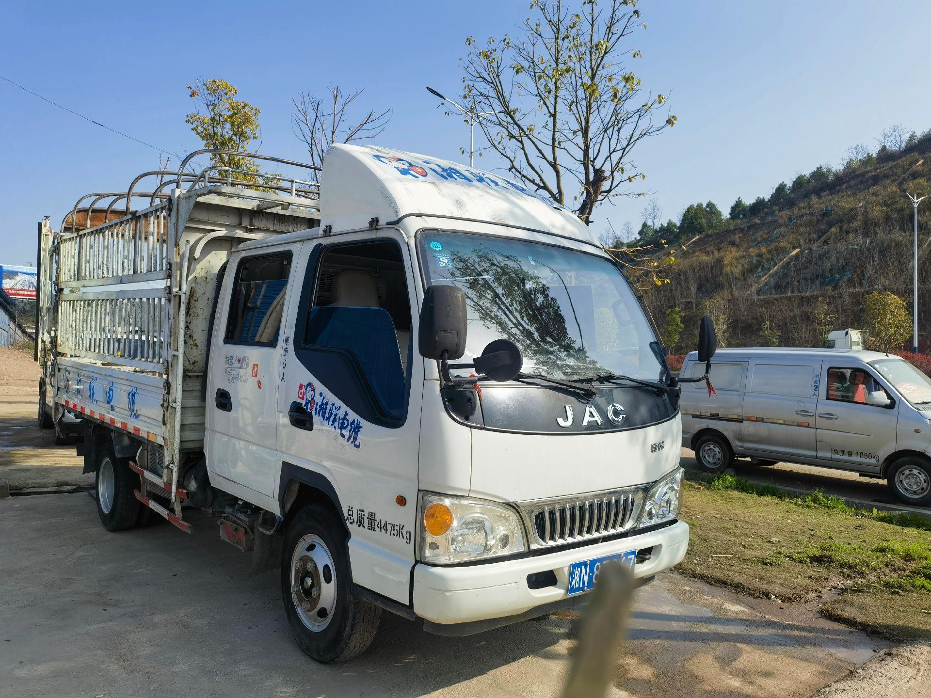 江淮康铃双排仓栅式,2017年7月上户,气刹液压方向,货厢长3.2米