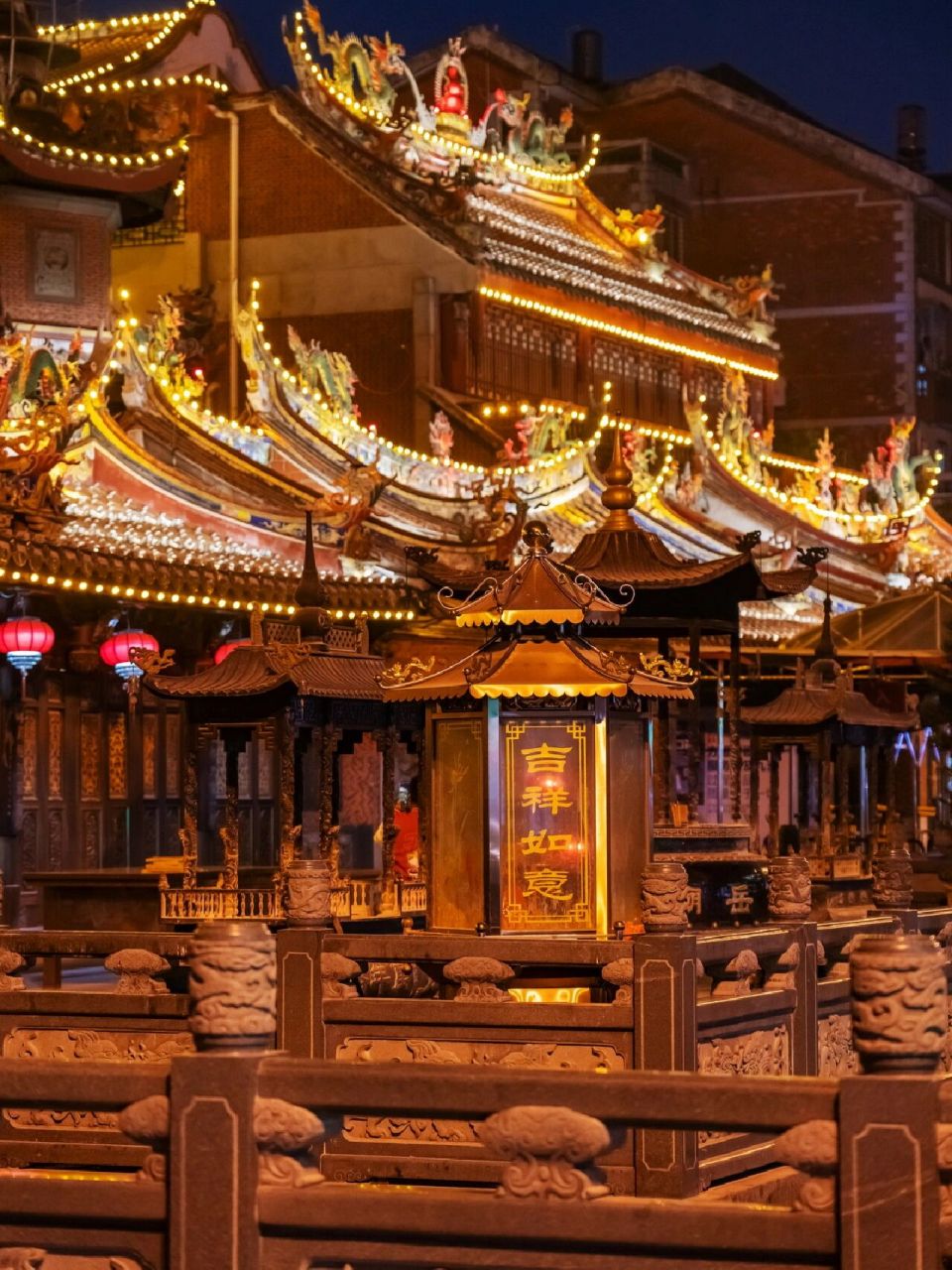 去泉州别错过关帝庙夜景,流光溢彩美轮美奂 泉州通淮关帝庙是祭祀武圣