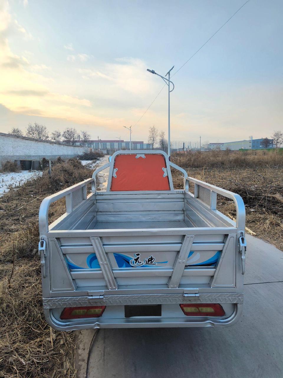 出售三年远迪电动三轮车.