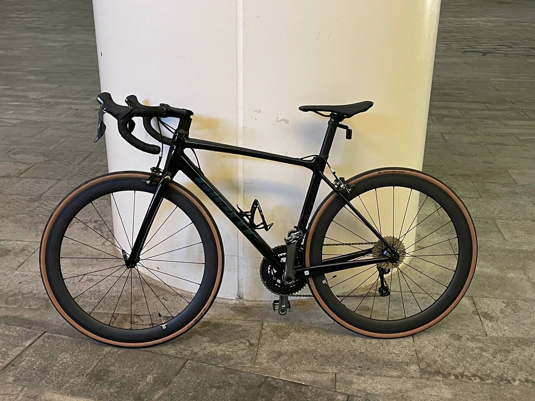 捷安特tcr slr 换轮组换胎结束 这个月又要吃土了