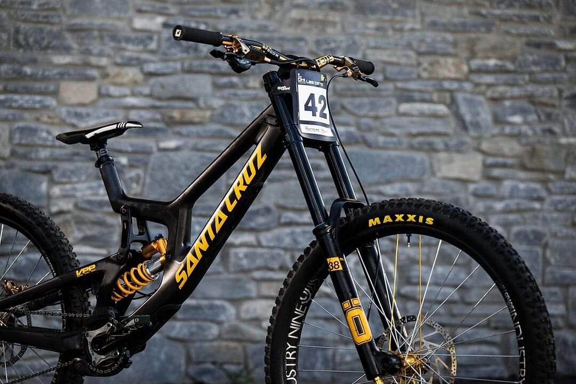 三条裤子 santa cruz v10 cc 速降山地车 屎有一点点黄