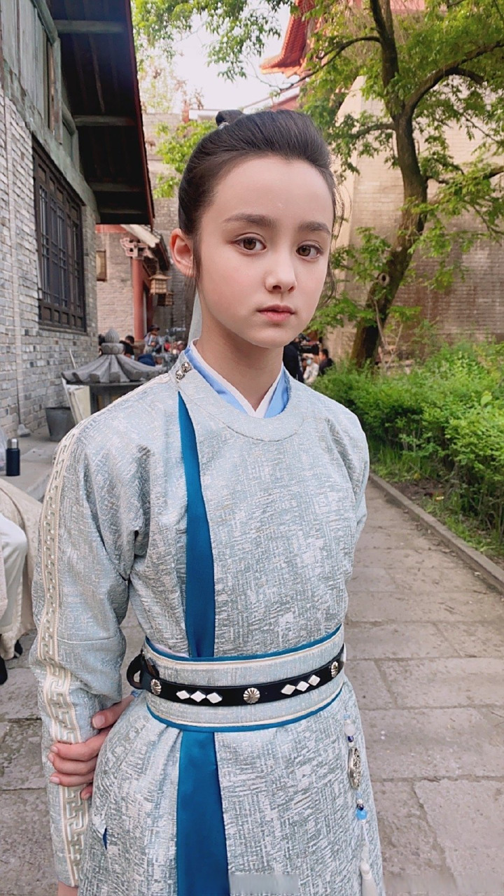 这个小演员好厉害啊,已经演了两次迪丽热巴小时候,在相思令里面好像也
