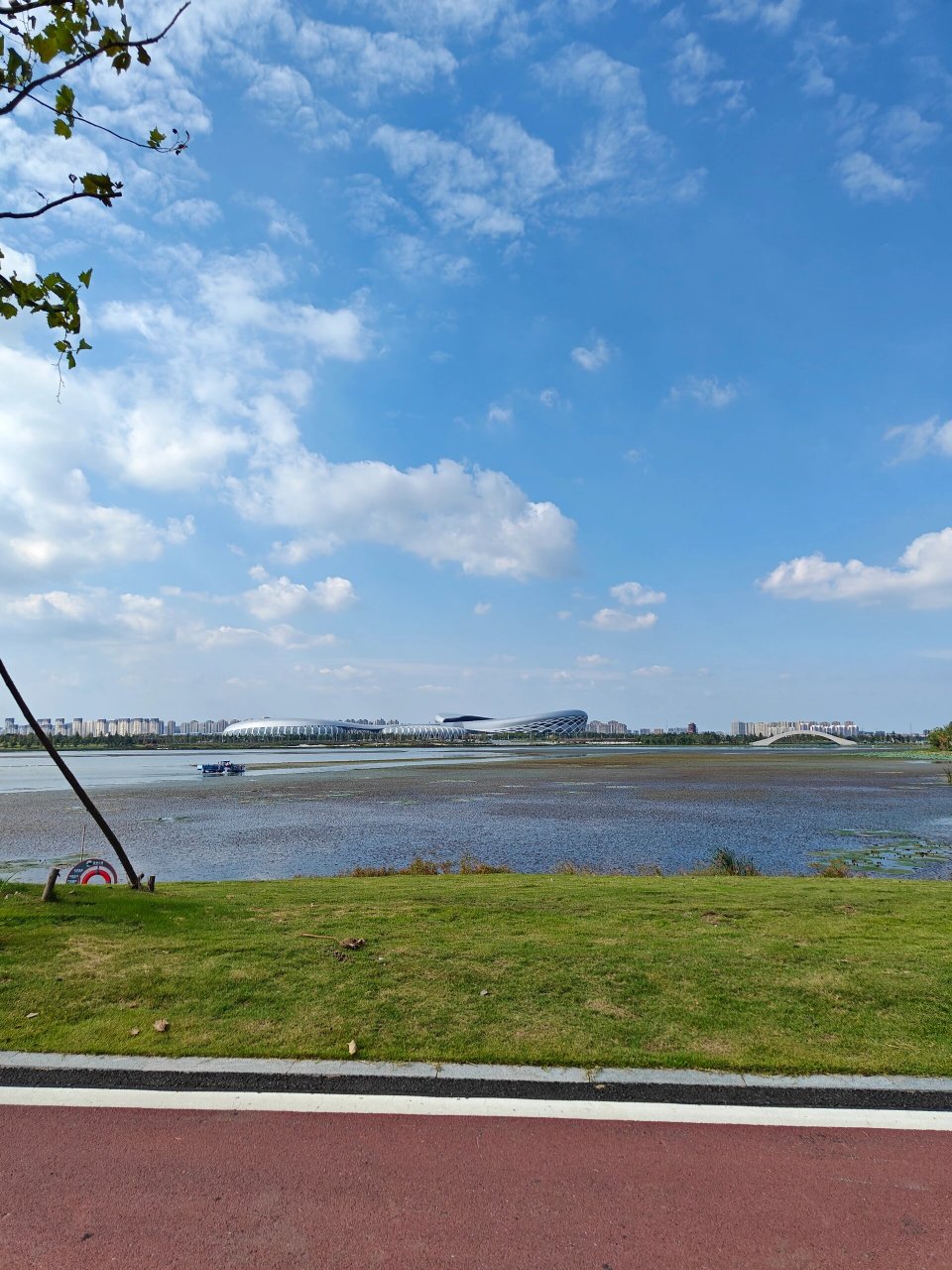 滁州明湖公园 租的小电车骑一圈大概一个小时左右,人少景美,推荐