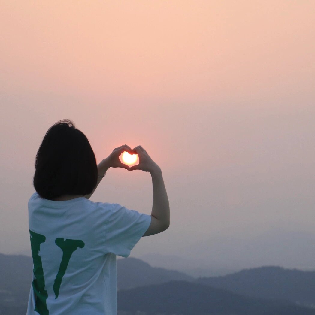 女生背影图片 短发图片