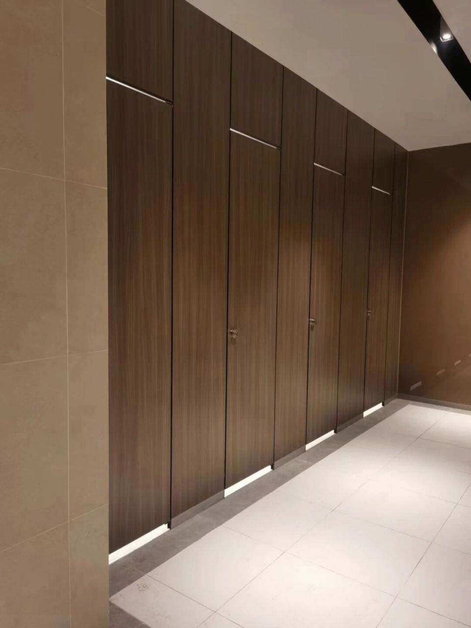 卫生间隔断 公共卫生间隔断板抗倍特防水洗手间淋浴室厕所隔断板铝