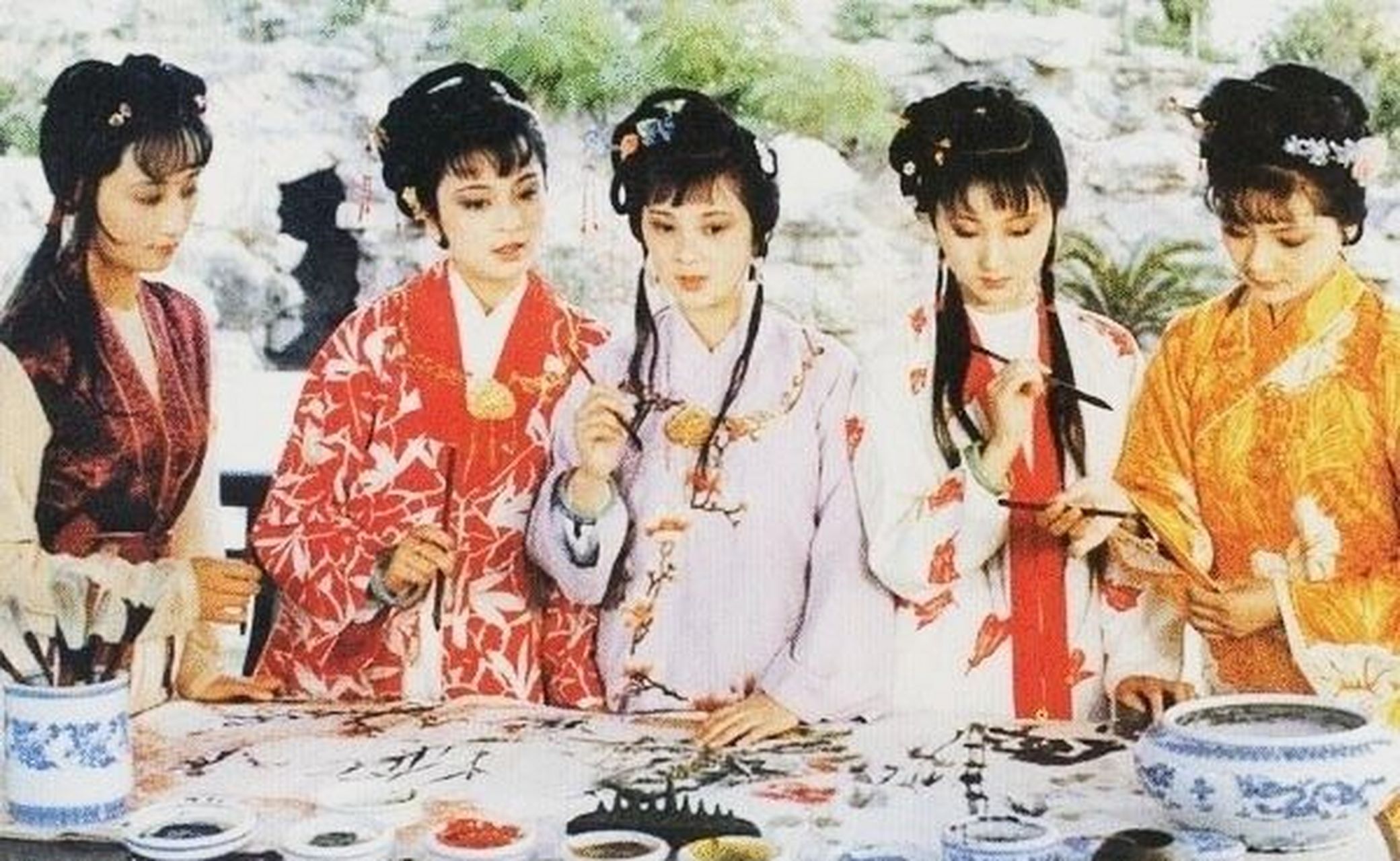 很多人看完红楼梦原著感觉恐怖的原因 1,《红楼梦》是一个鬼故事,里面