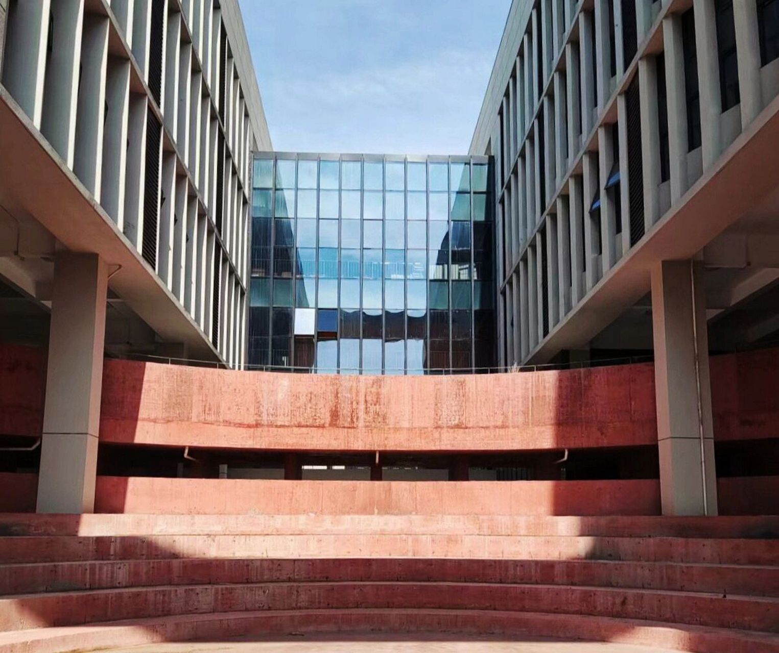 长江大学文理学院新校区随拍 长江大学文理学院新校区是荆州大学城