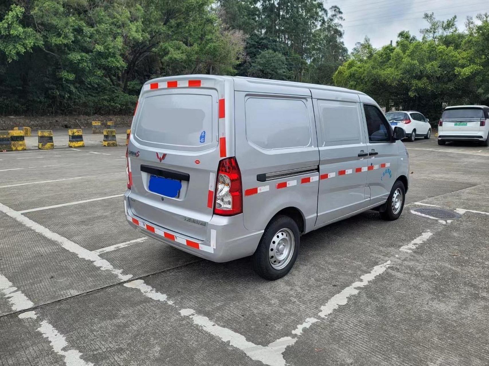 五菱荣光s 1.2l封闭式货车 带空调,助力,遥控钥匙,到车雷达,倒车影像