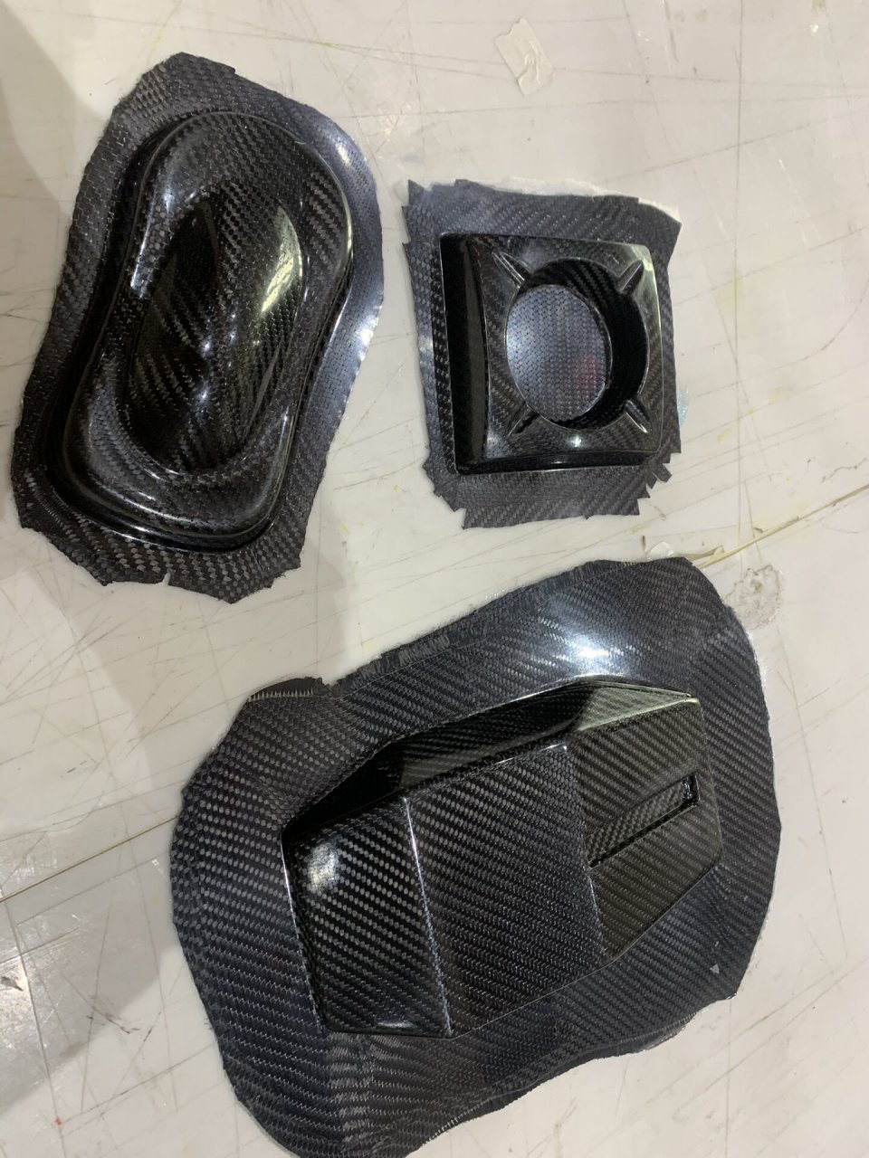 碳纤维复合材料各种成型方式 最常见的碳纤维包覆,湿碳模具成型 真空